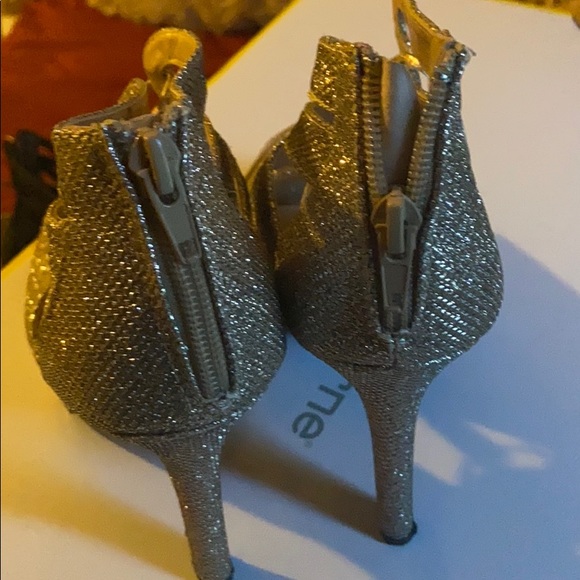 heels - Picture 2 of 2